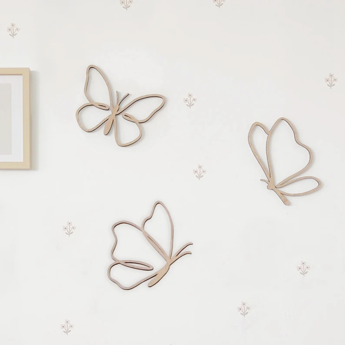 Baby Nursery Things - Drewniany Znak z Motylami, Drewniana Dekoracja